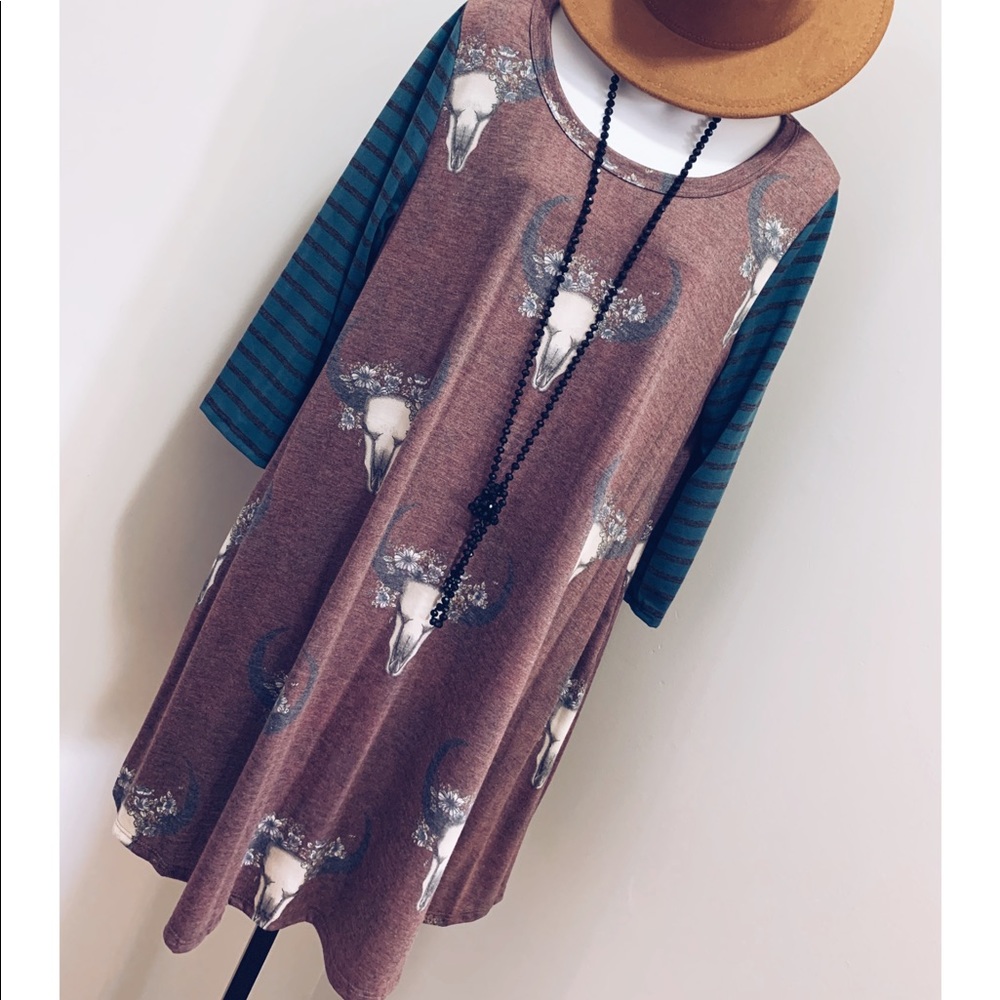 Quarter length Dress with Bull Skulls